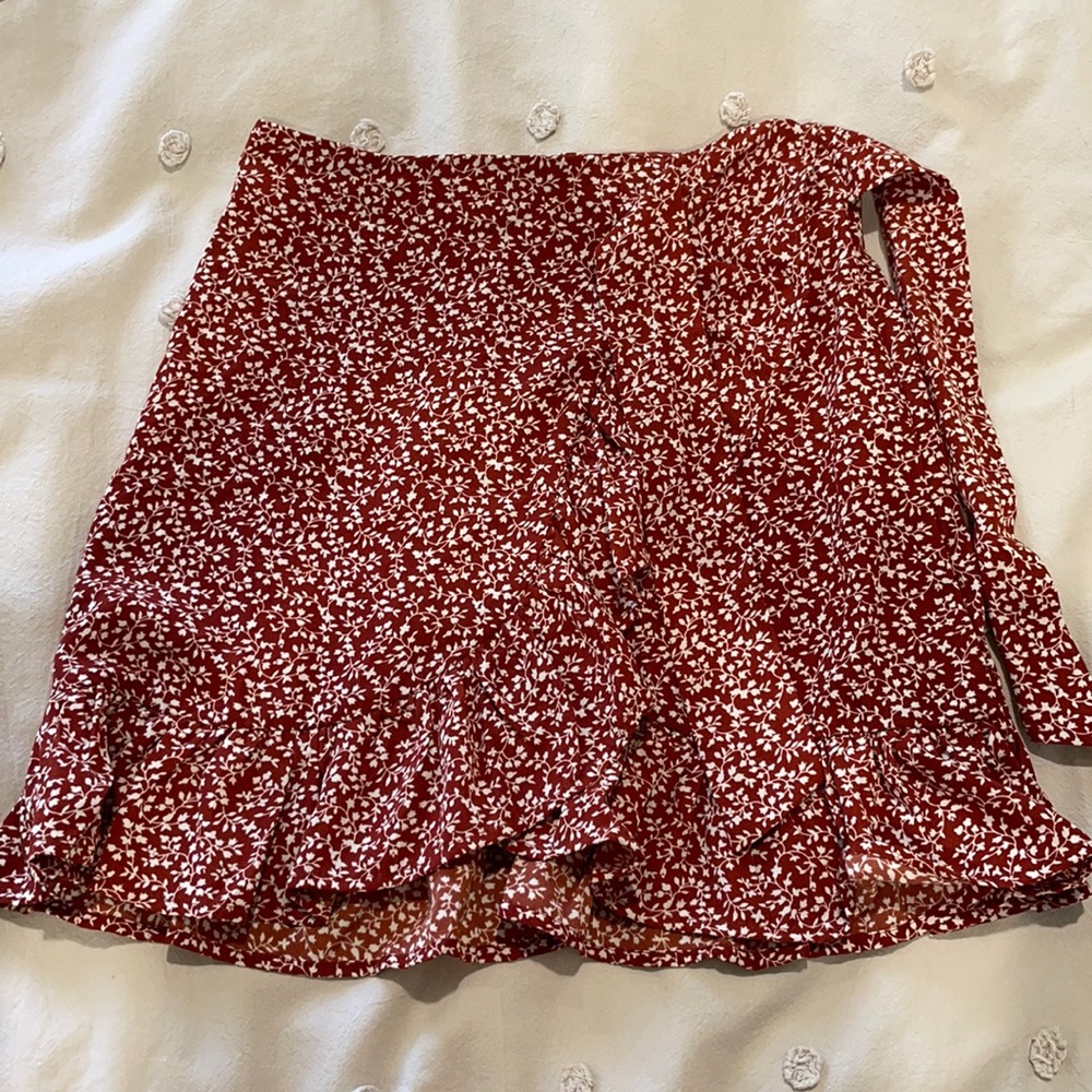 xs burnt red and white skirt